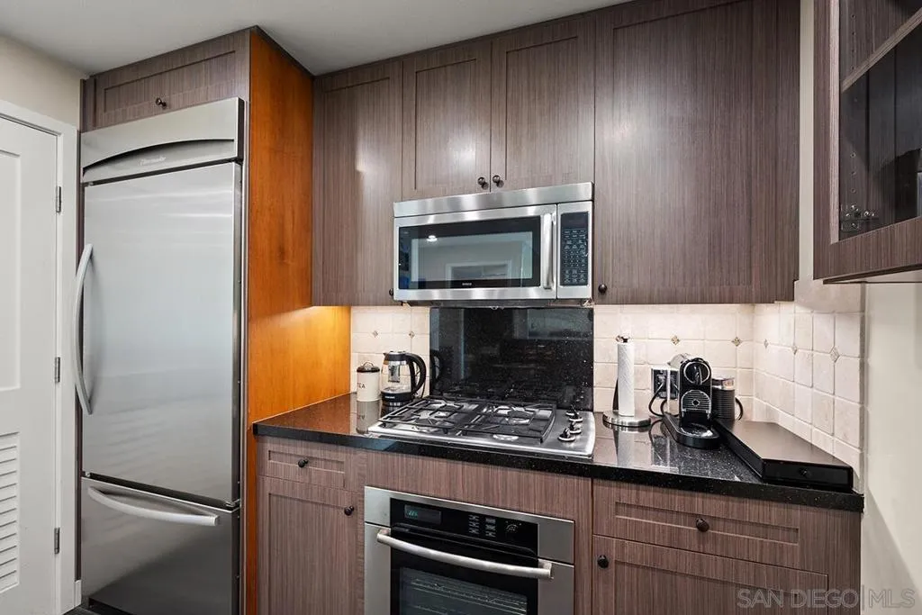 700 W E 3604, San Diego, California 92101 home-pic-14